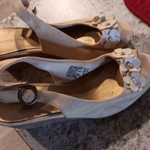 Easter shoes sized 91/2